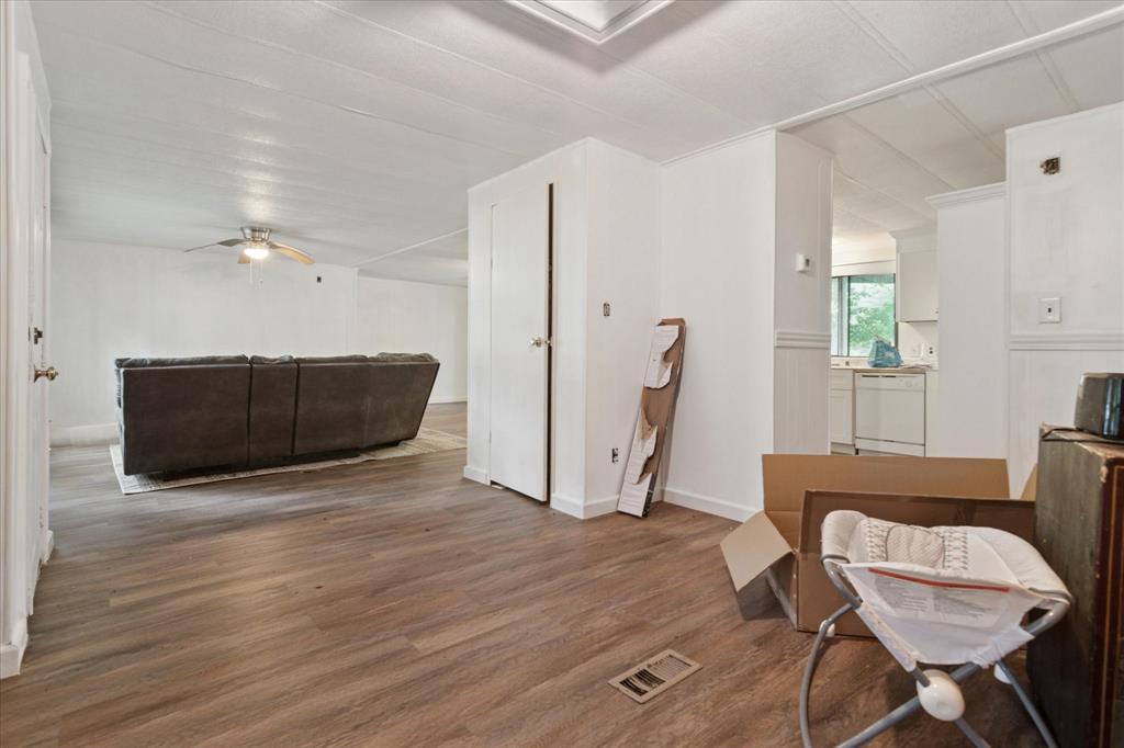 4804 Creekside Road Property Photo 11