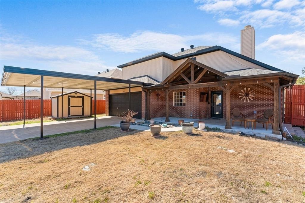 7022 Cottonwood Circle Property Photo 2