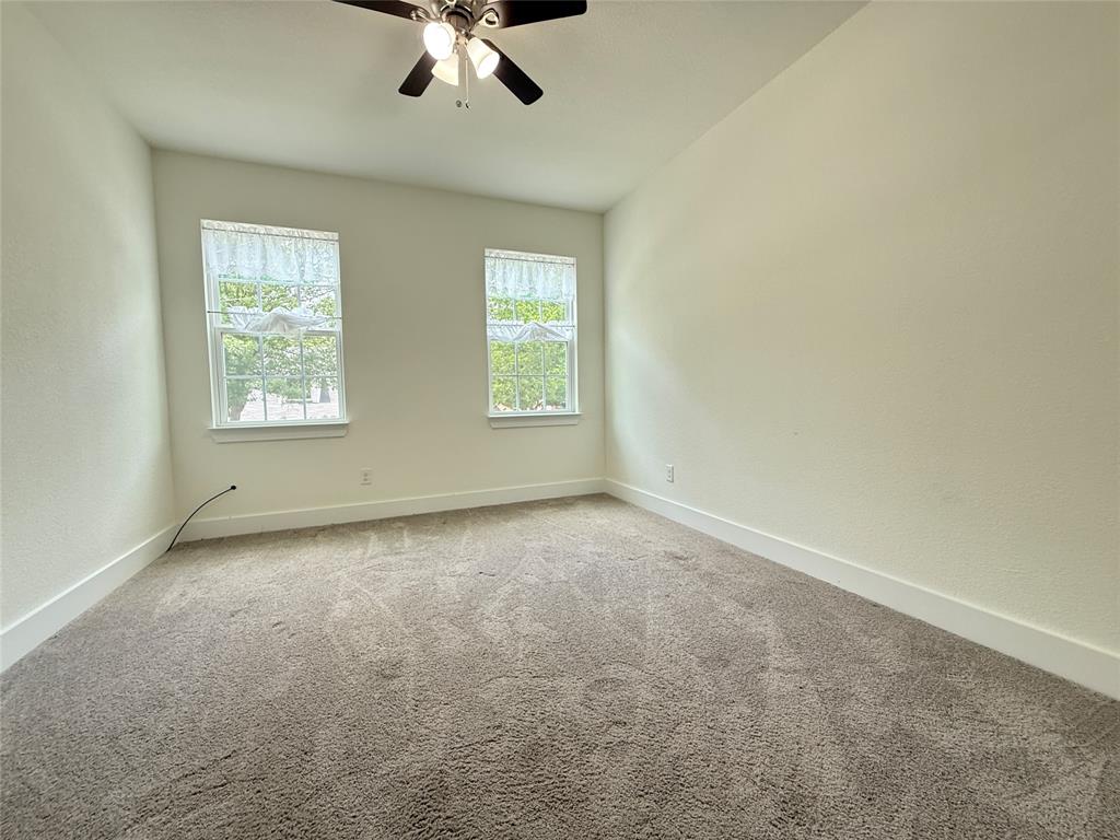 201 E 10th Street Property Photo 17