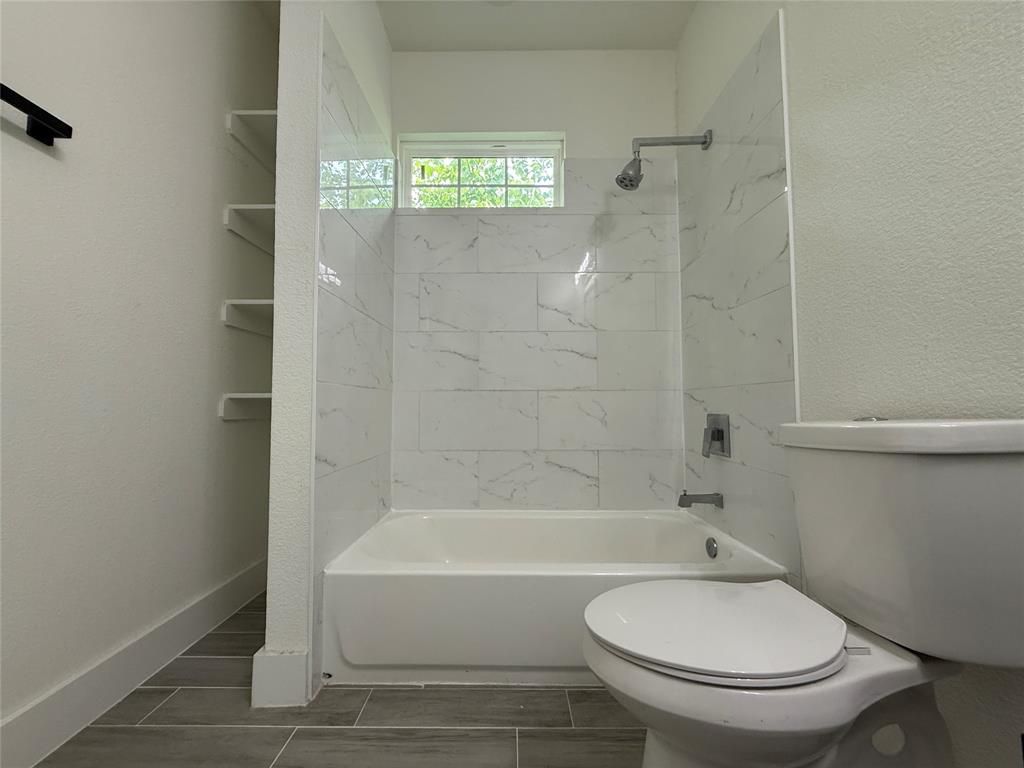 201 E 10th Street Property Photo 19