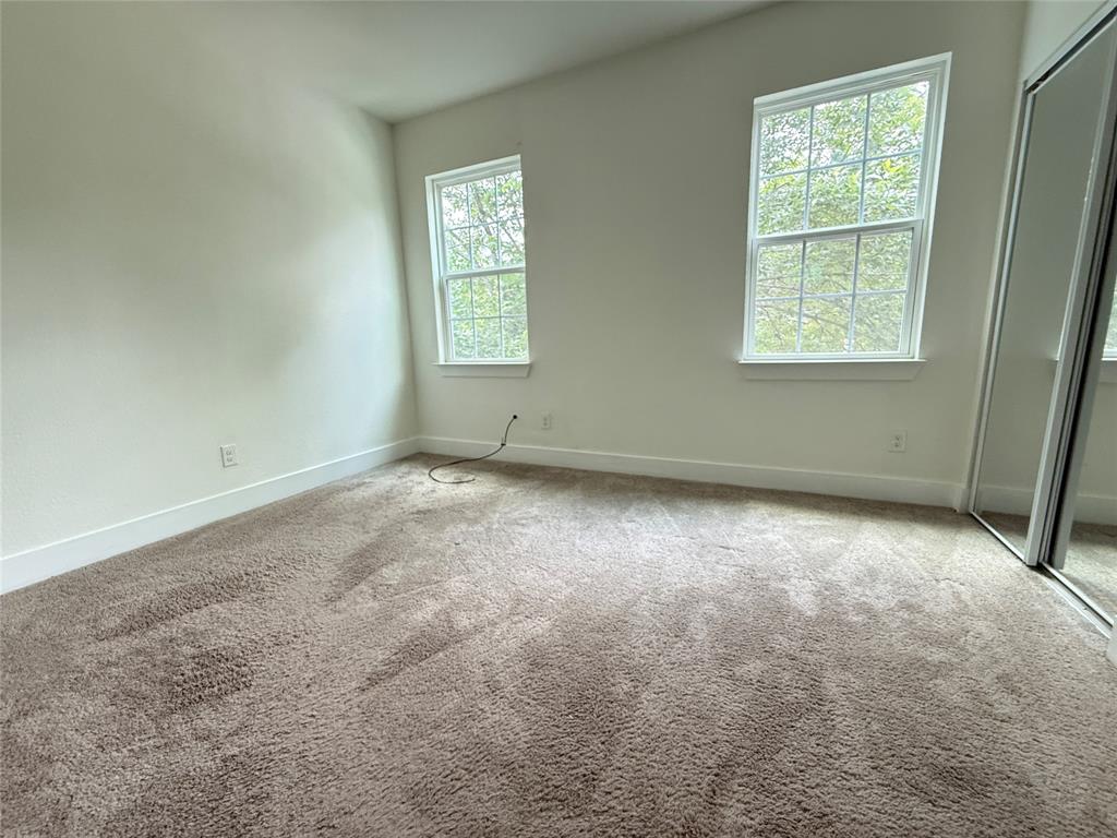 201 E 10th Street Property Photo 22