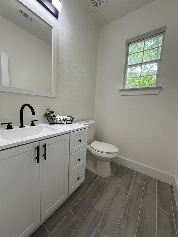 201 E 10th Street Property Photo 24