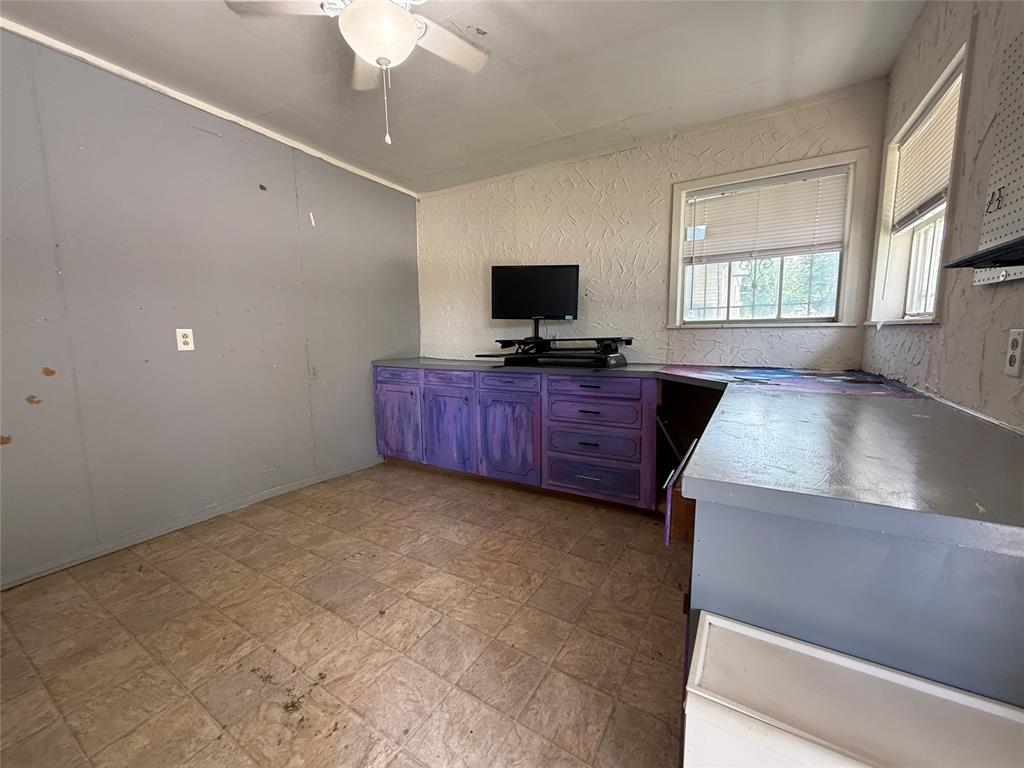 201 E 10th Street Property Photo 25