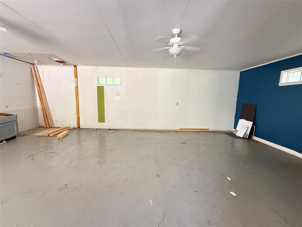 201 E 10th Street Property Photo 26