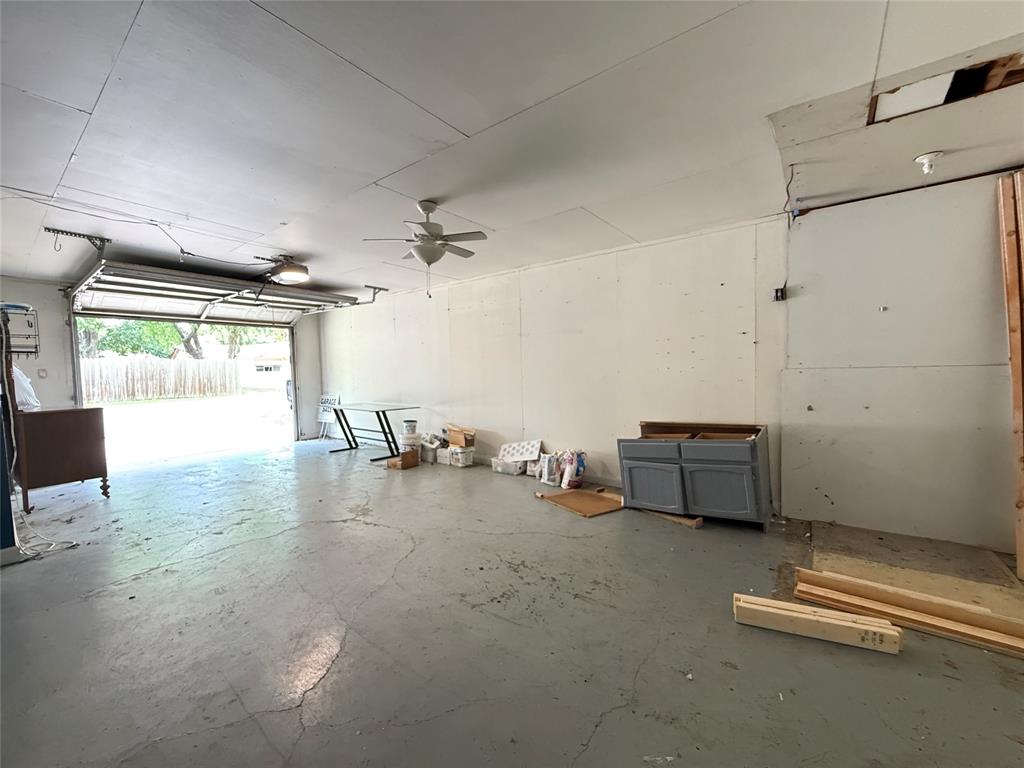 201 E 10th Street Property Photo 27
