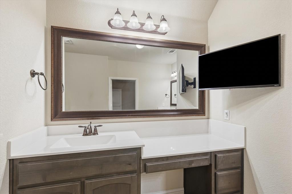209 Highland Hills Boulevard Property Photo 25