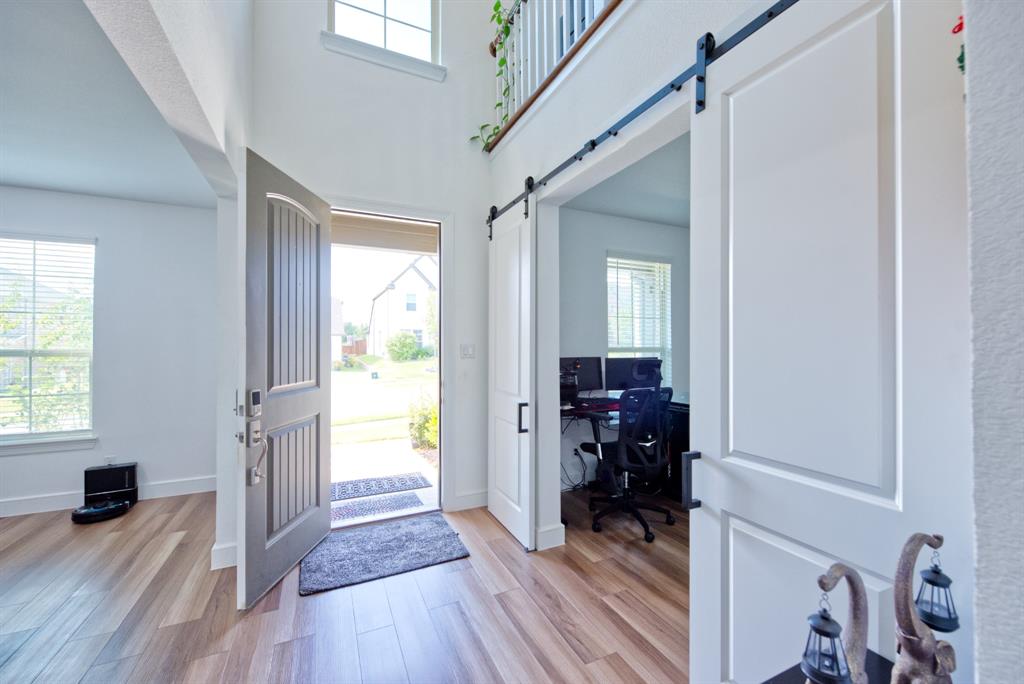 4312 Hollandwood Drive Property Photo 3