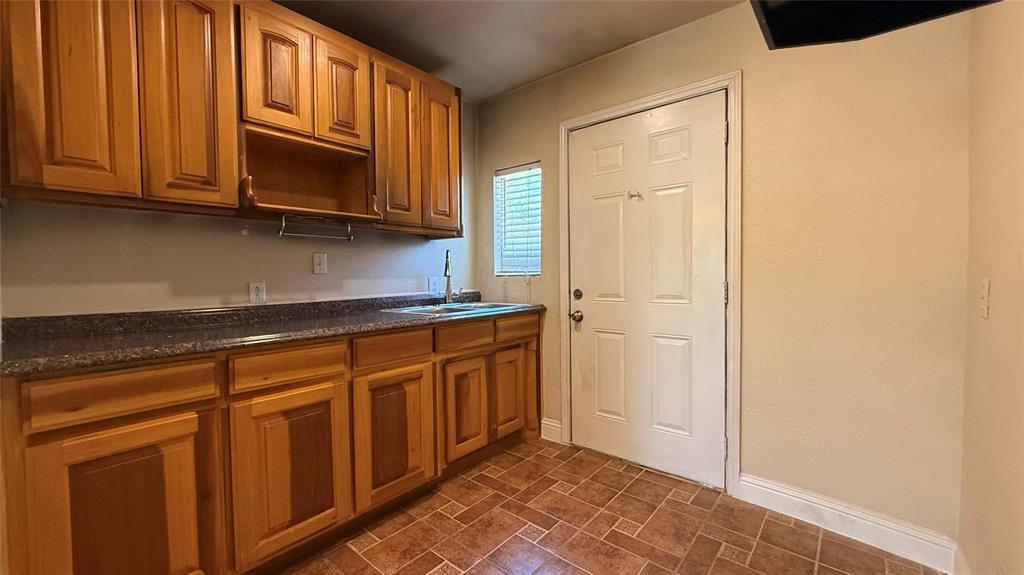 2644 Berryhill Drive Property Photo 4