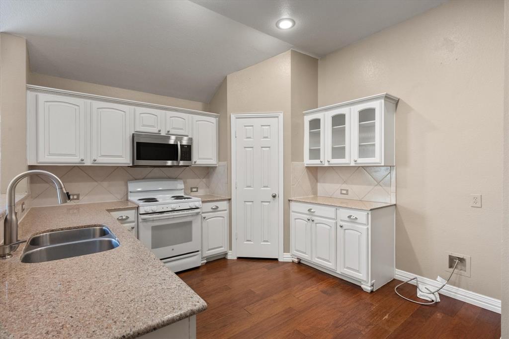 1109 Nighthawk Road Property Photo 9
