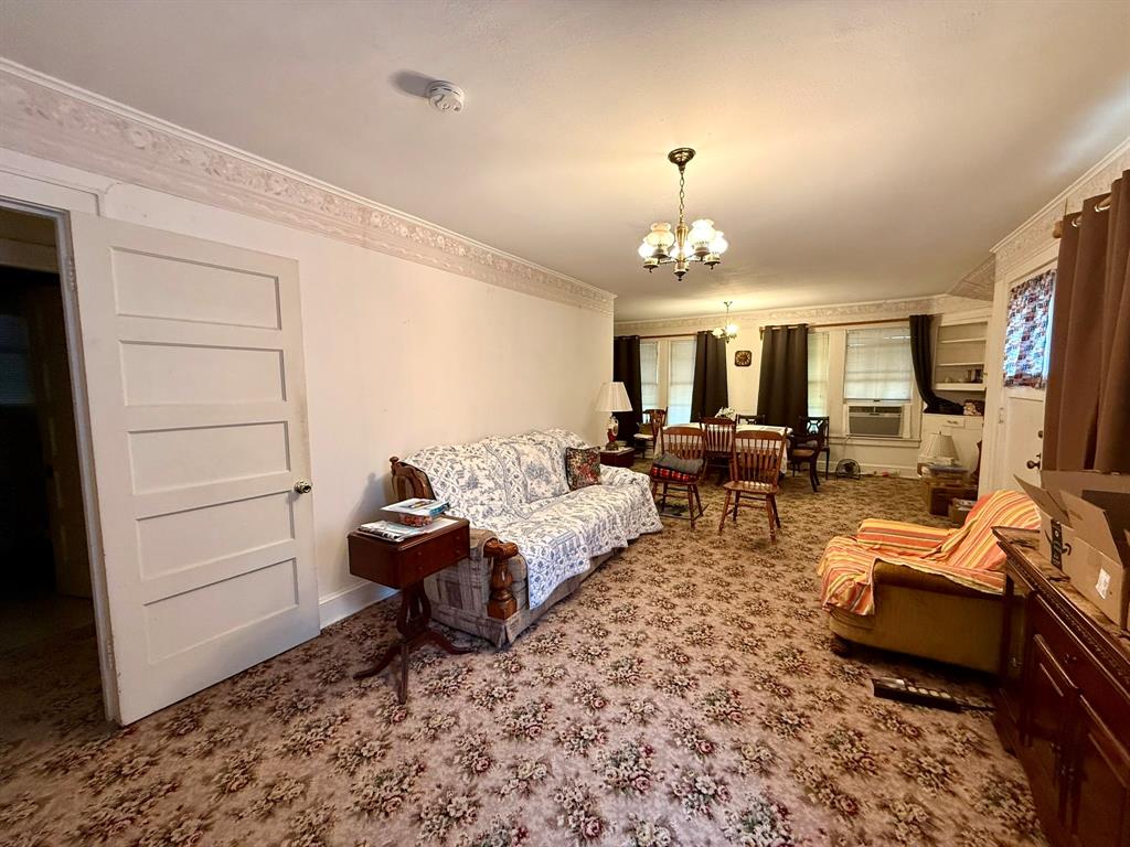 2853 Hollywood Avenue Property Photo 3