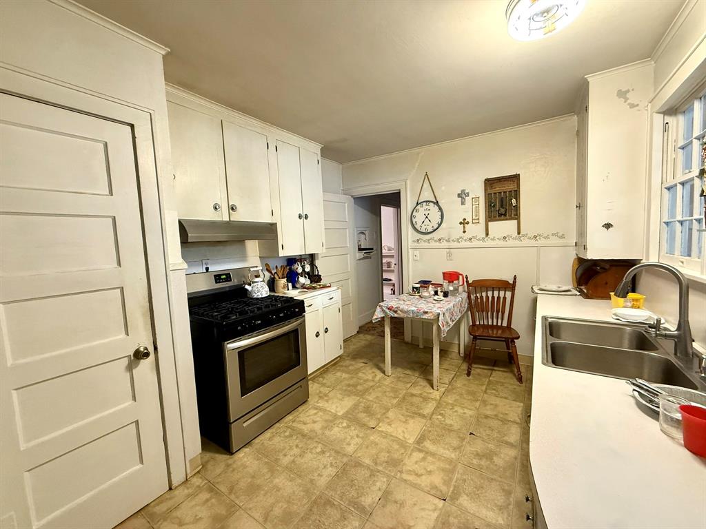 2853 Hollywood Avenue Property Photo 5