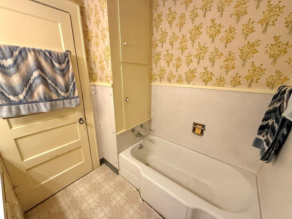 2853 Hollywood Avenue Property Photo 13