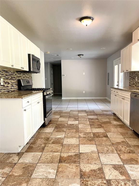 6912 Heritage Lane Property Photo 3