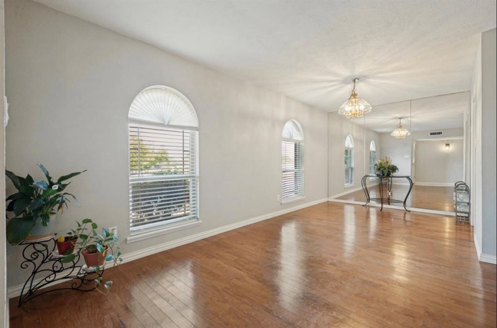700 Nora Lane Property Photo 3