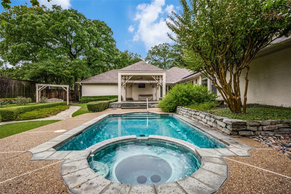 6 Timbergreen Circle Property Photo 4