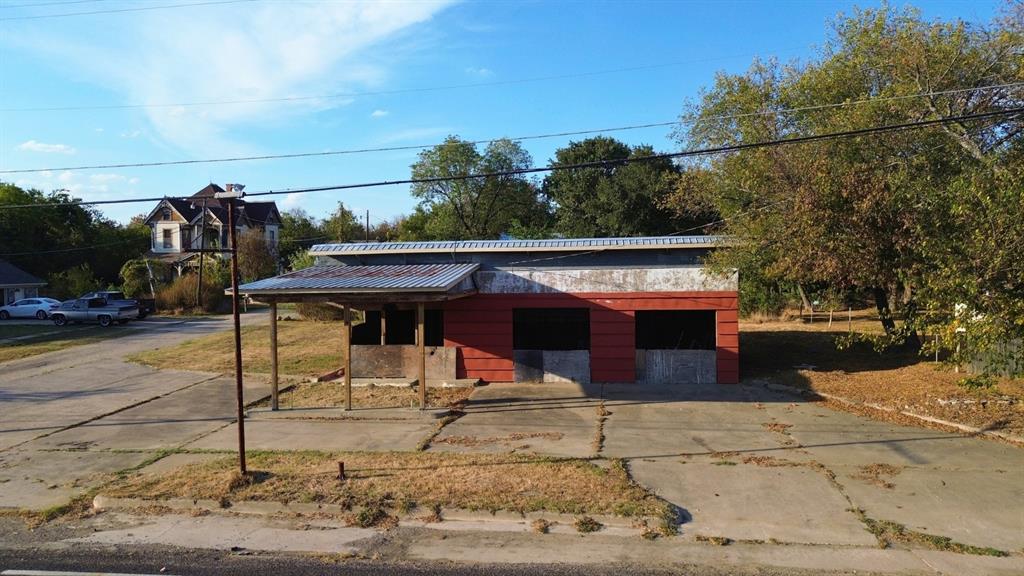 102 Northside Plaza Property Photo 2