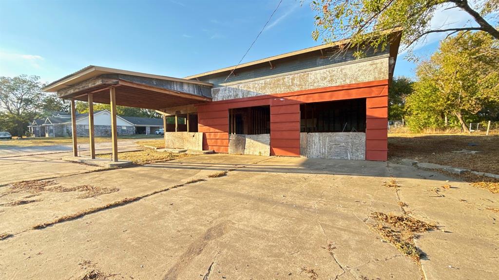 102 Northside Plaza Property Photo 4