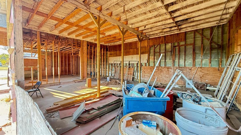 102 Northside Plaza Property Photo 5