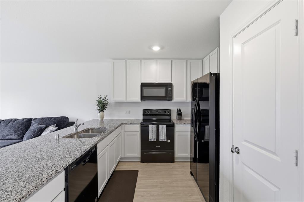 1429 Teak Lane Property Photo 8