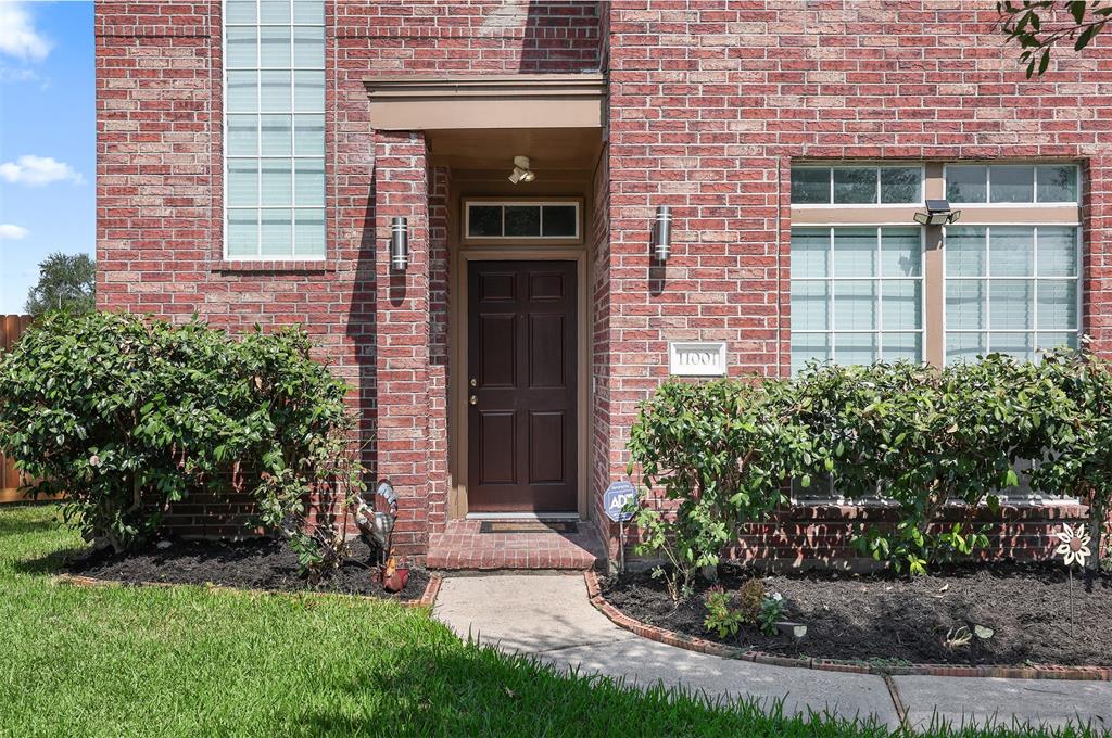 11001 Thornwood Drive Property Photo 4