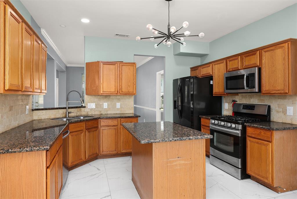 11001 Thornwood Drive Property Photo 11