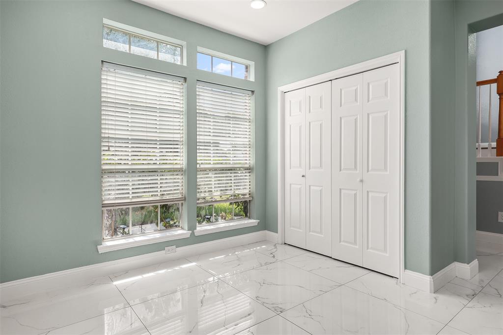 11001 Thornwood Drive Property Photo 13