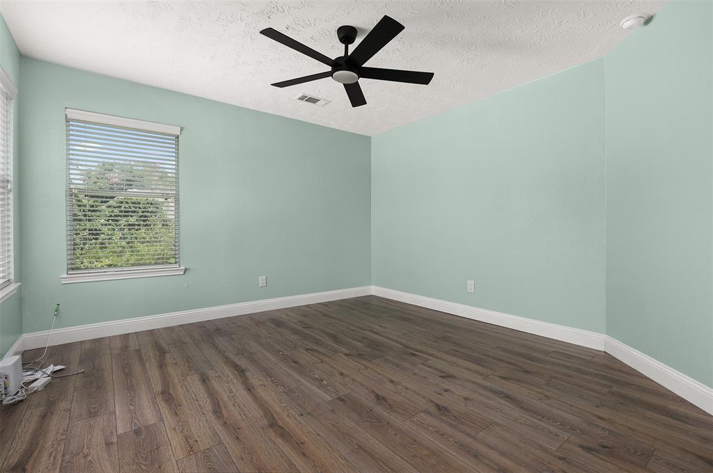 11001 Thornwood Drive Property Photo 23
