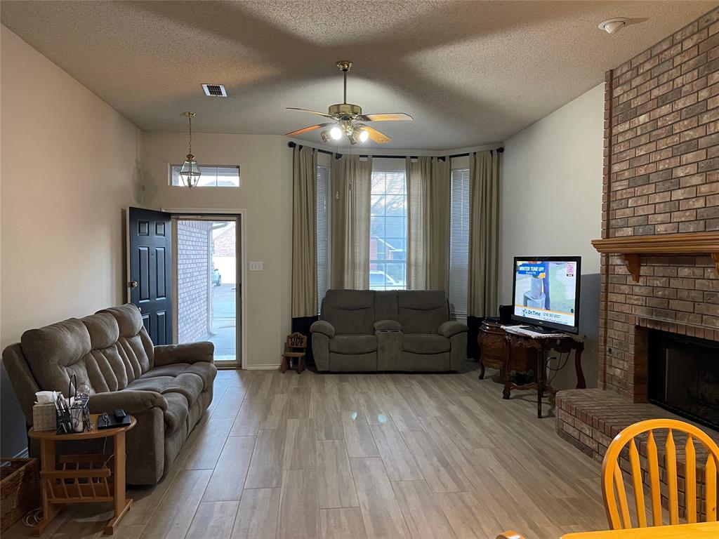2118 Stoneridge Drive Property Photo 4
