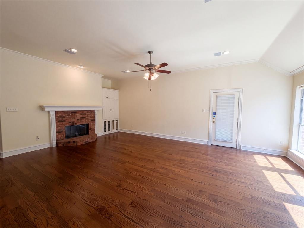 2836 S Lakeview Drive Property Photo 3