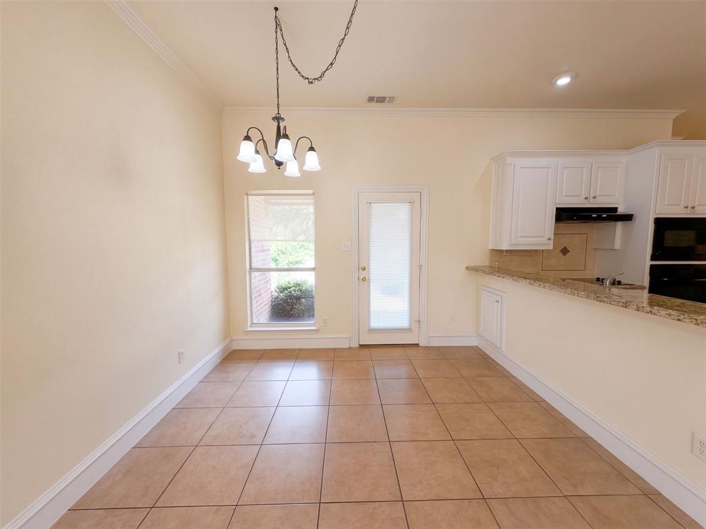 2836 S Lakeview Drive Property Photo 7