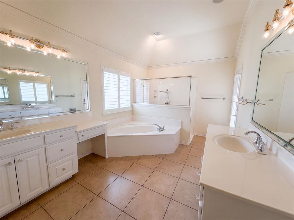 2836 S Lakeview Drive Property Photo 11
