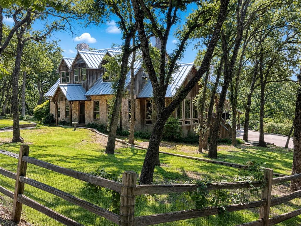 1100 Crazy Horse Trail Property Photo 1