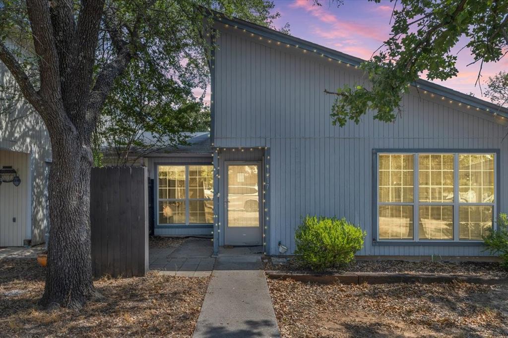 1217 Elm Court Property Photo 1