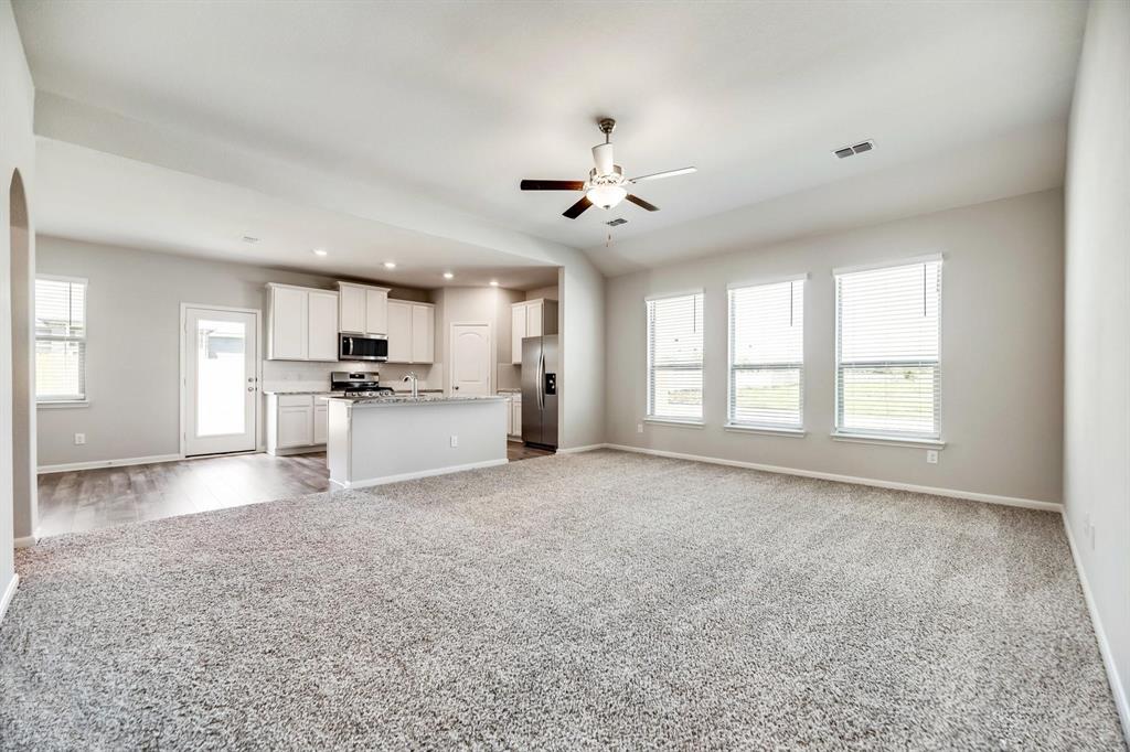 412 Harbor Oaks Drive Property Photo 3