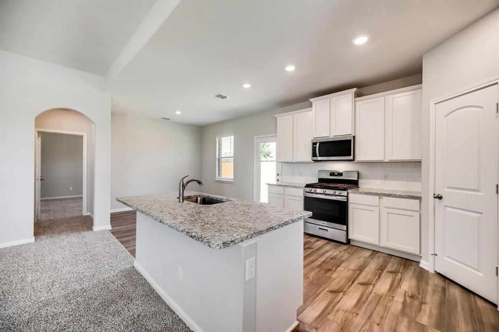 412 Harbor Oaks Drive Property Photo 8