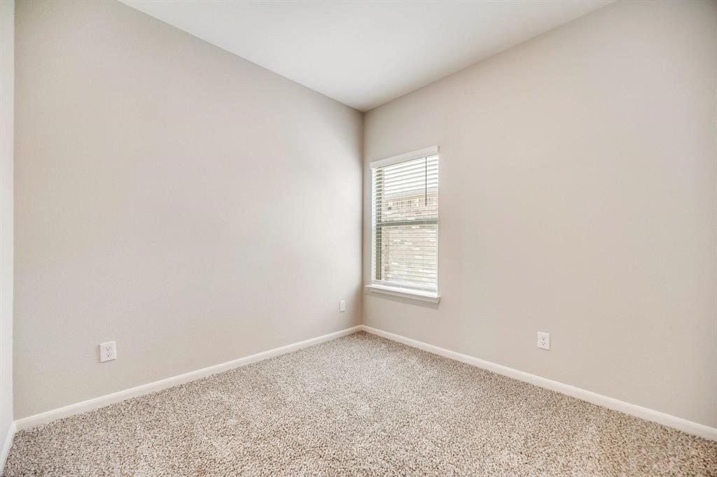 412 Harbor Oaks Drive Property Photo 10