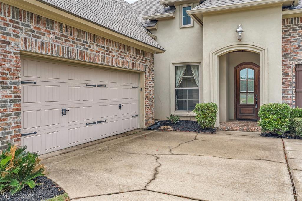 606 Glenshire Drive Property Photo 2