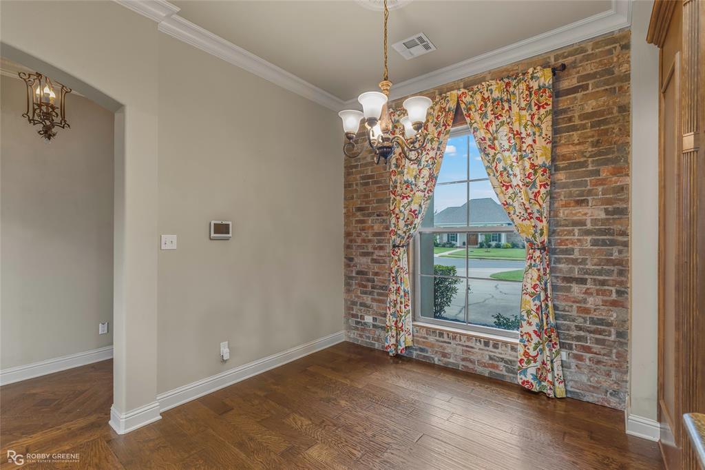 606 Glenshire Drive Property Photo 6