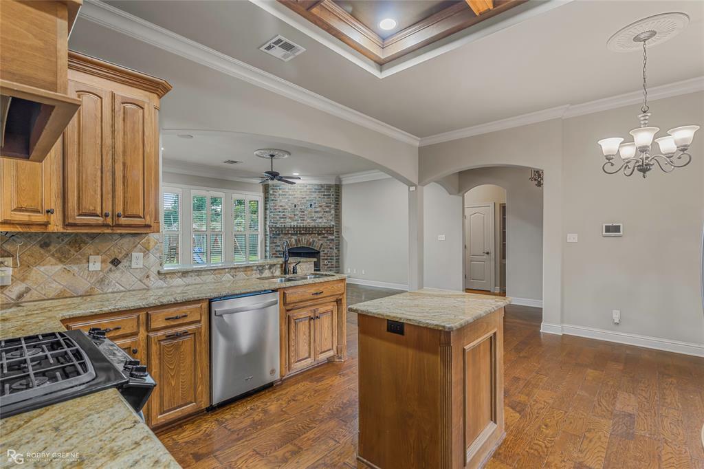 606 Glenshire Drive Property Photo 8