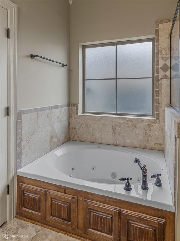 606 Glenshire Drive Property Photo 18
