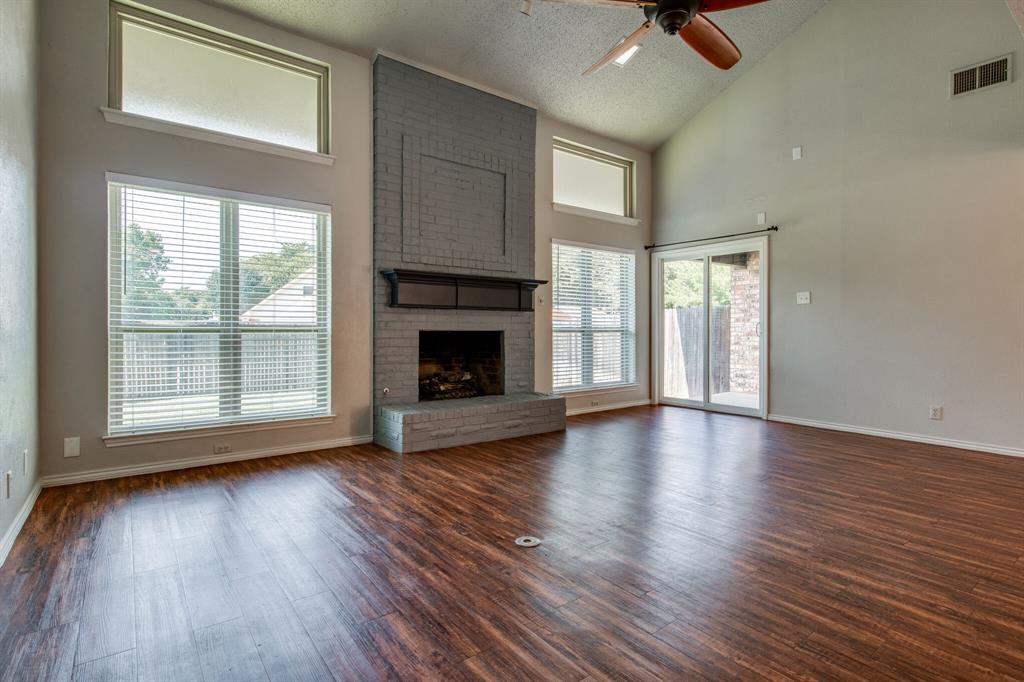 1726-1728 Stonegate Drive Property Photo 2