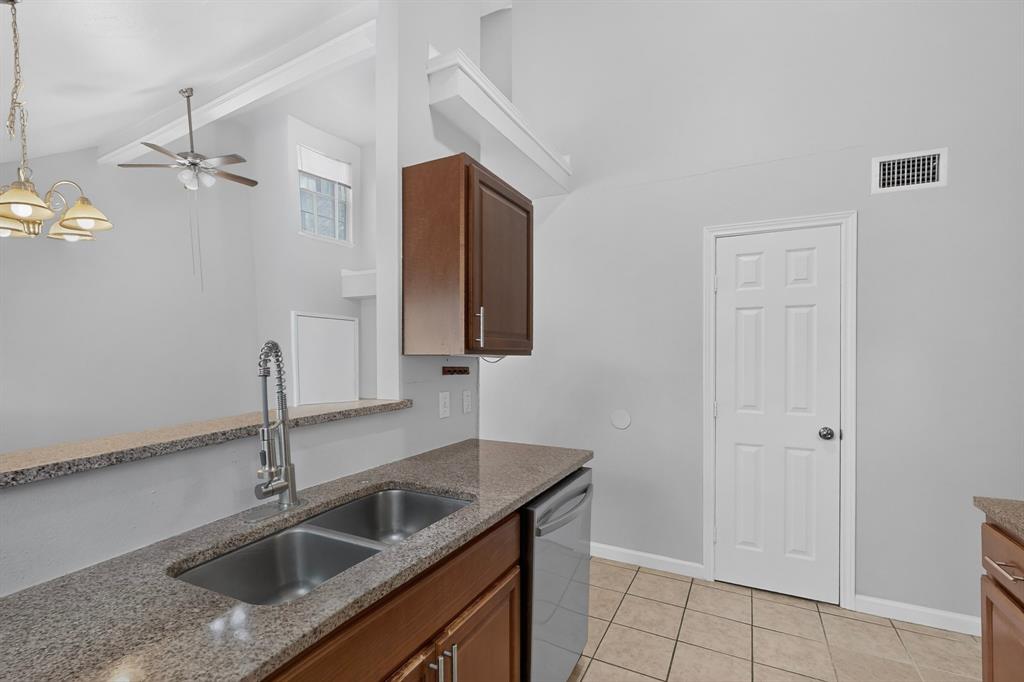 918 Sylvan Creek Drive Property Photo 16