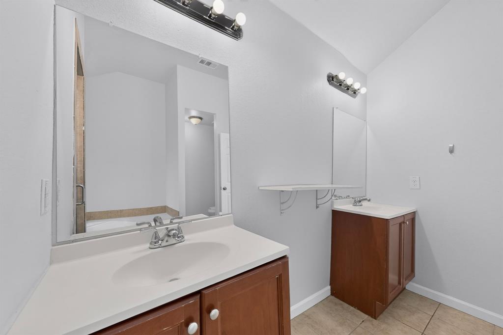 918 Sylvan Creek Drive Property Photo 22