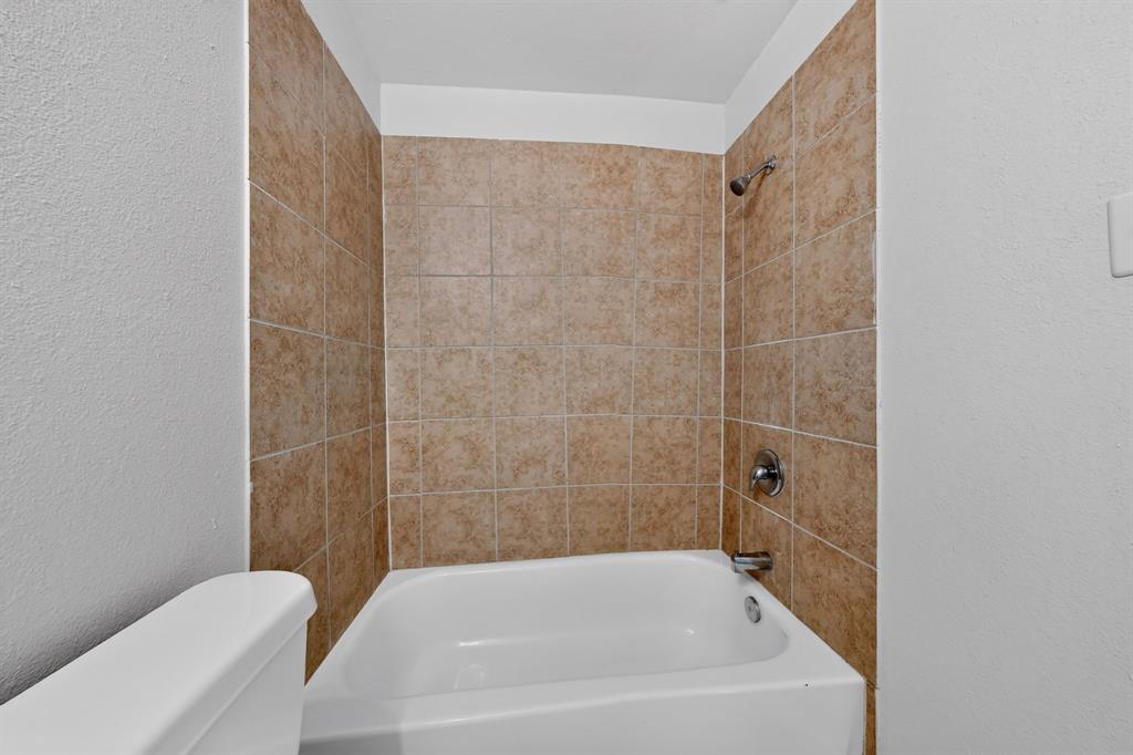 918 Sylvan Creek Drive Property Photo 29