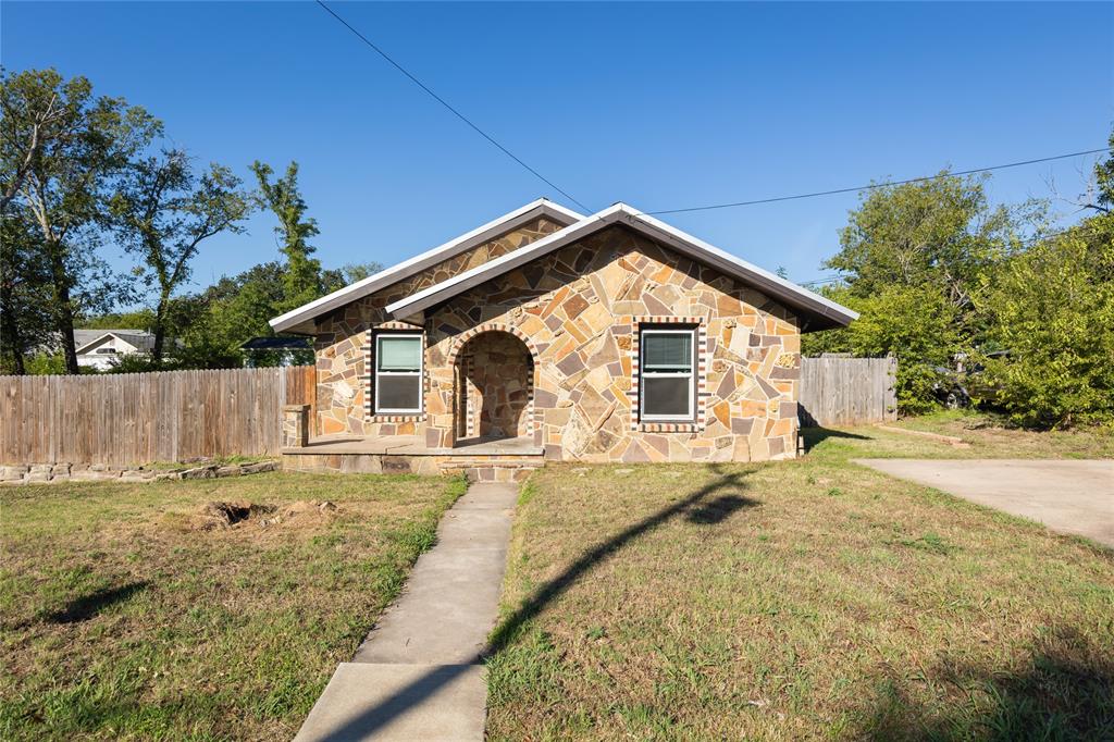 709 N Rusk Street Property Photo 1