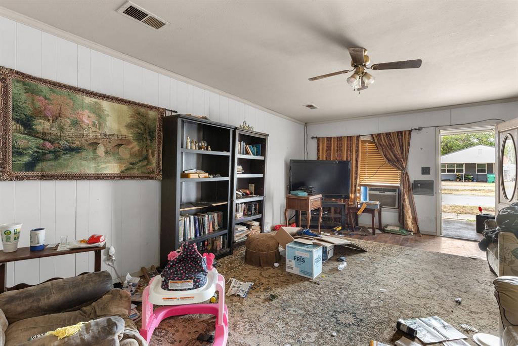 515 N Angelina Street Property Photo 3