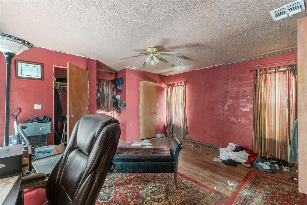 515 N Angelina Street Property Photo 11