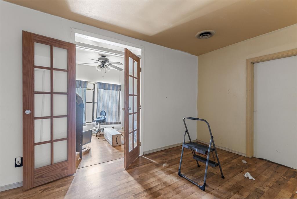 515 N Angelina Street Property Photo 21