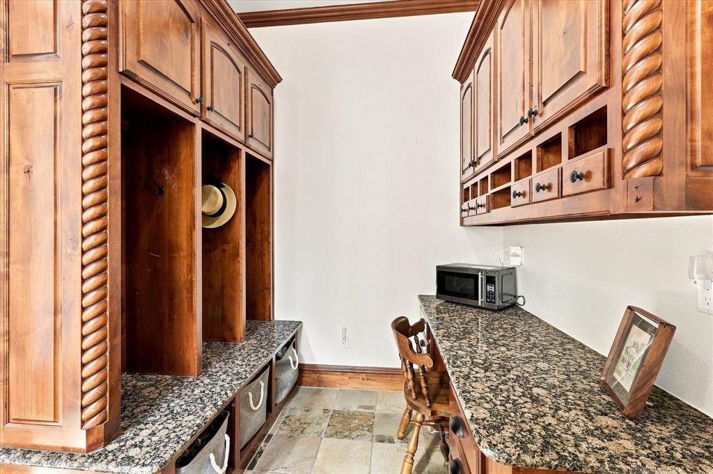 686 Knob Hill Court Property Photo 18