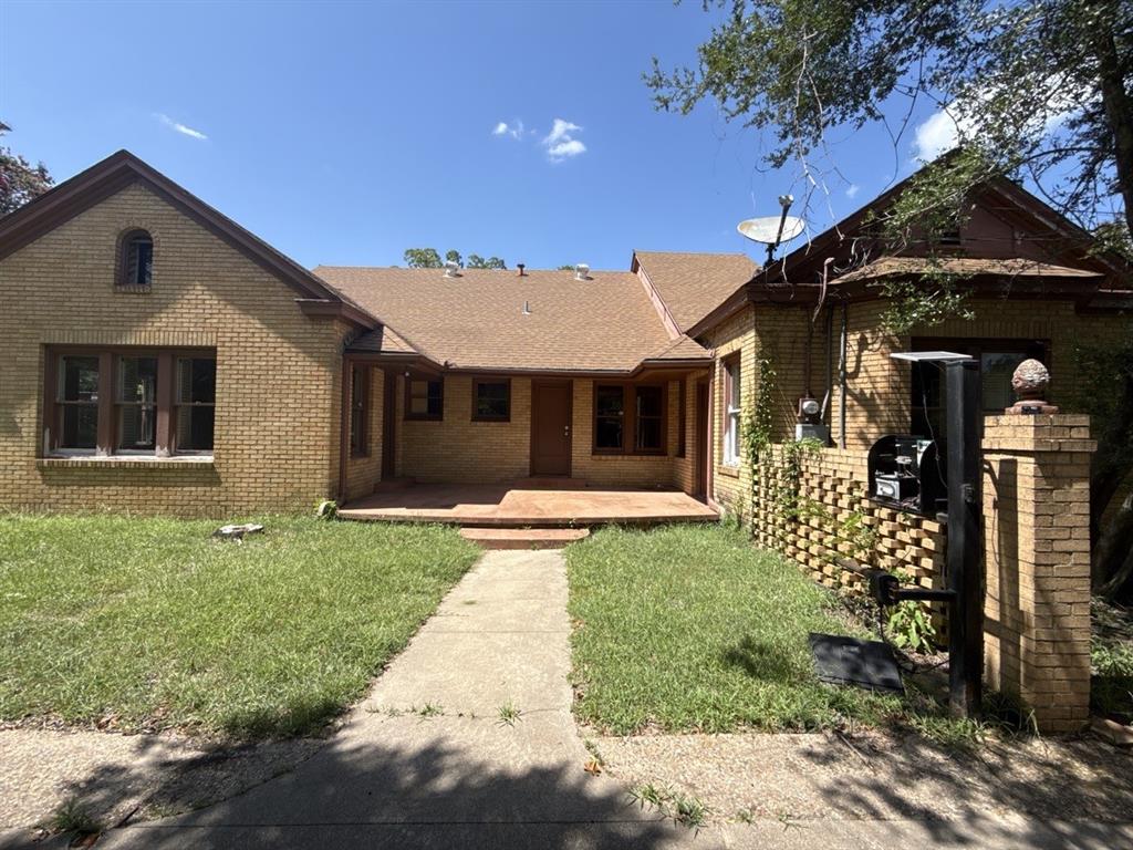 216 S Prairieville Street Property Photo 1